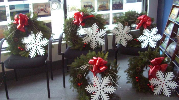 Wreaths and Stars for the Stores of South Riverdale