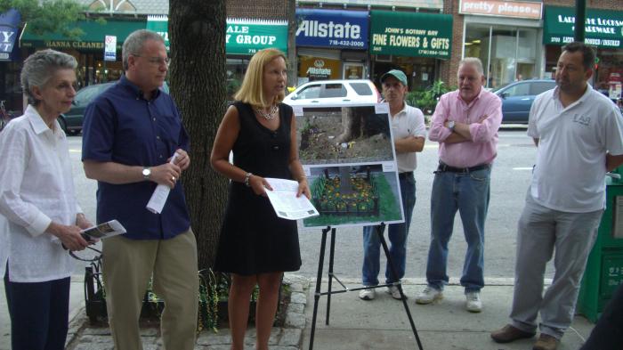 Ellen Feld, President, South Riverdale Avenue Merchants Association; Assemblyman Dinowitz and Tracy Shetlon, Executive Director, KRVC were joined by merchants, vendors and the media to celebrate the Street Beautifcation Project